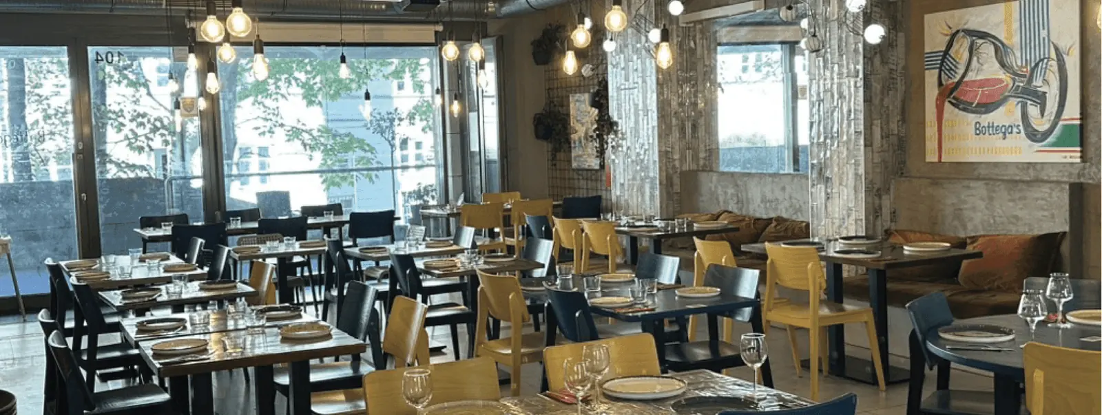 Sala restauracji Bottegas Śródmieście przy ul. Oboźnej 9 w Warszawie